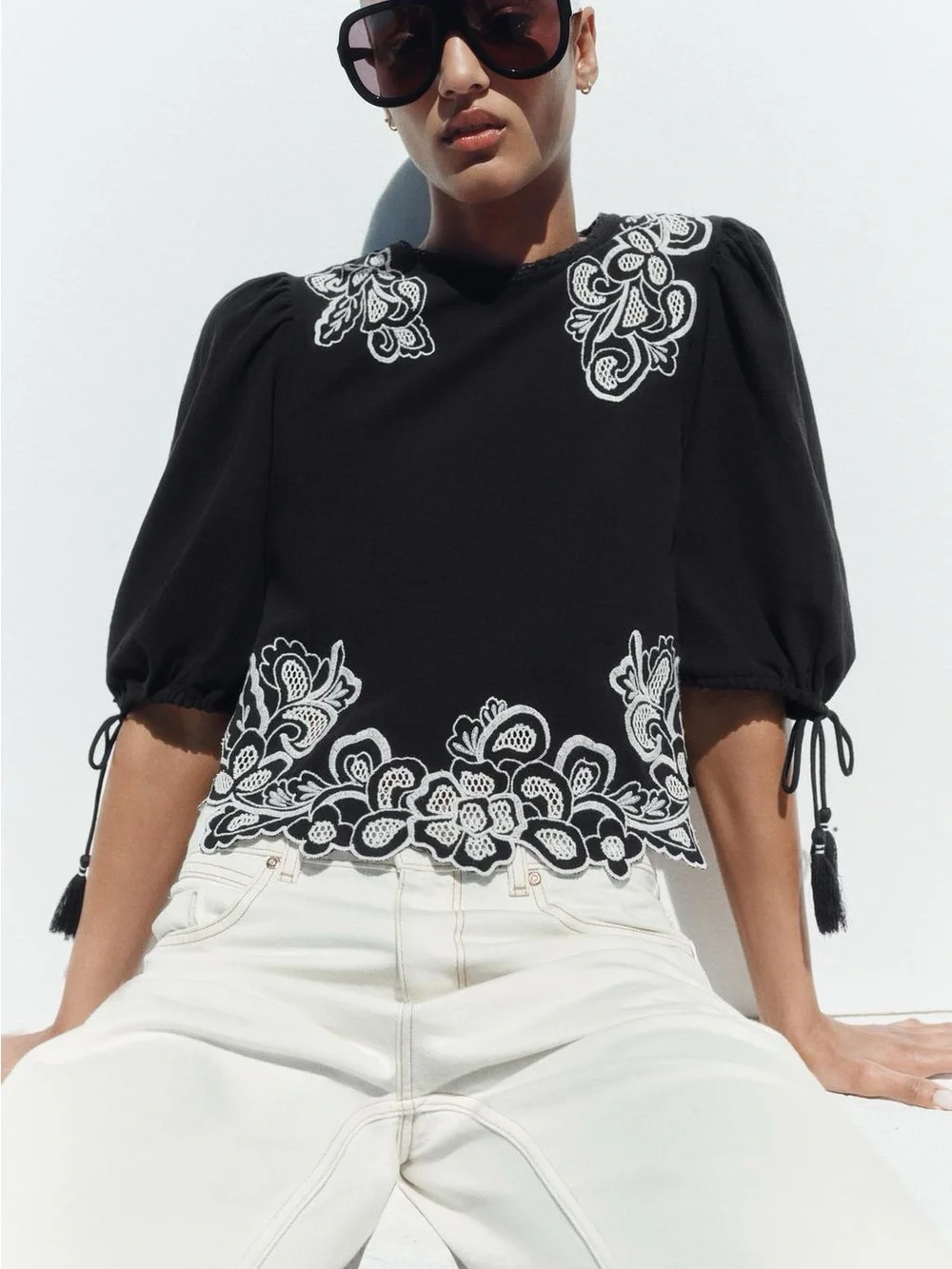 ZARA BNWT PUFF SLEEVE EMBROIDERED BLOUSE. BLACK 7200/021/800